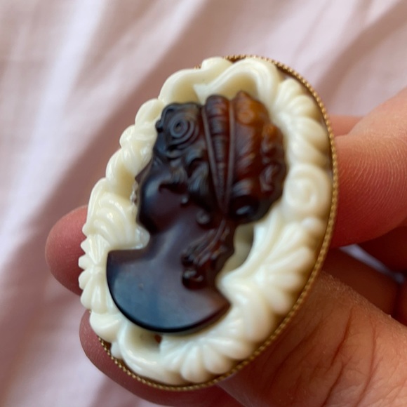 Vintage glass HUGE cameo ring brown and white. XL - Picture 4 of 6